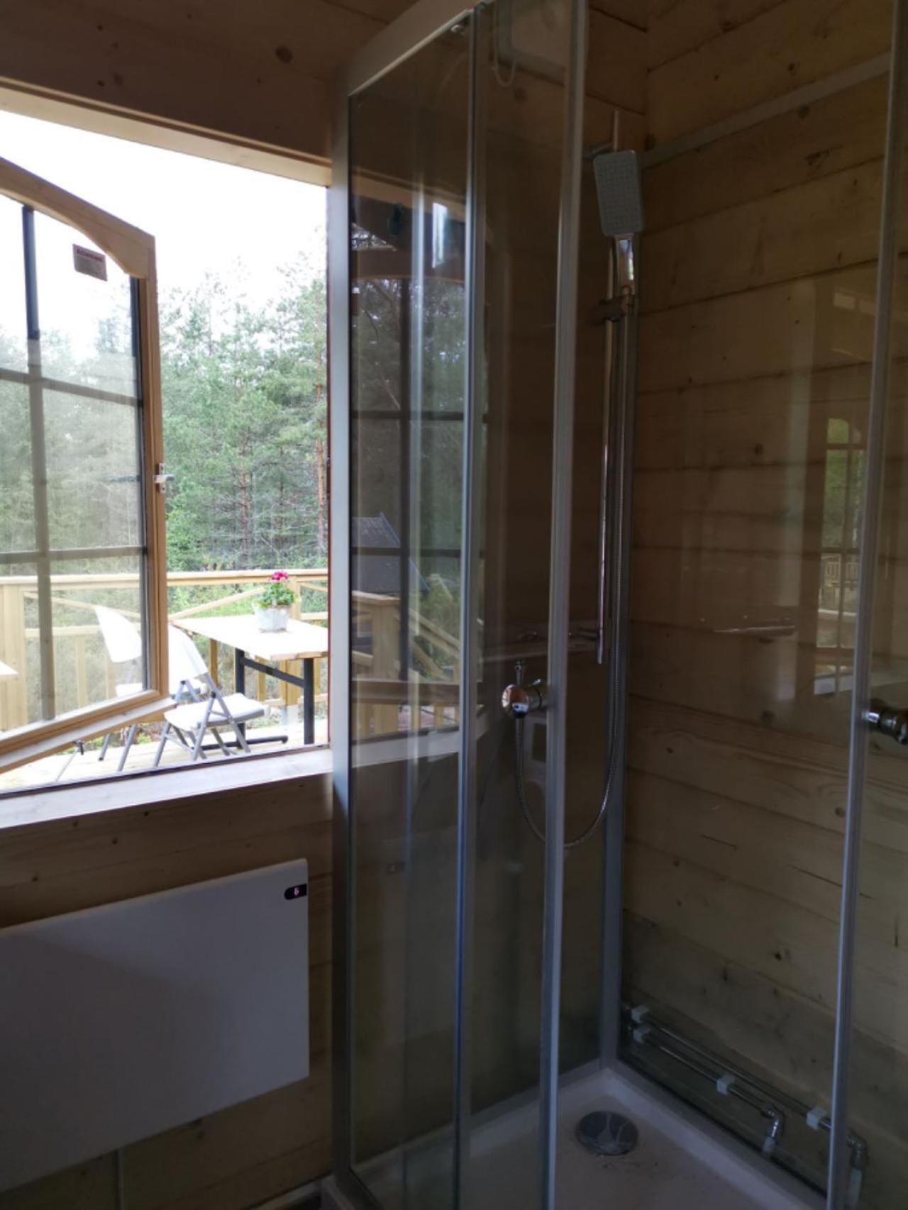 Timber Cottages With Jacuzzi And Sauna Near Lake Vaenern คาร์ลสตัด ภายนอก รูปภาพ